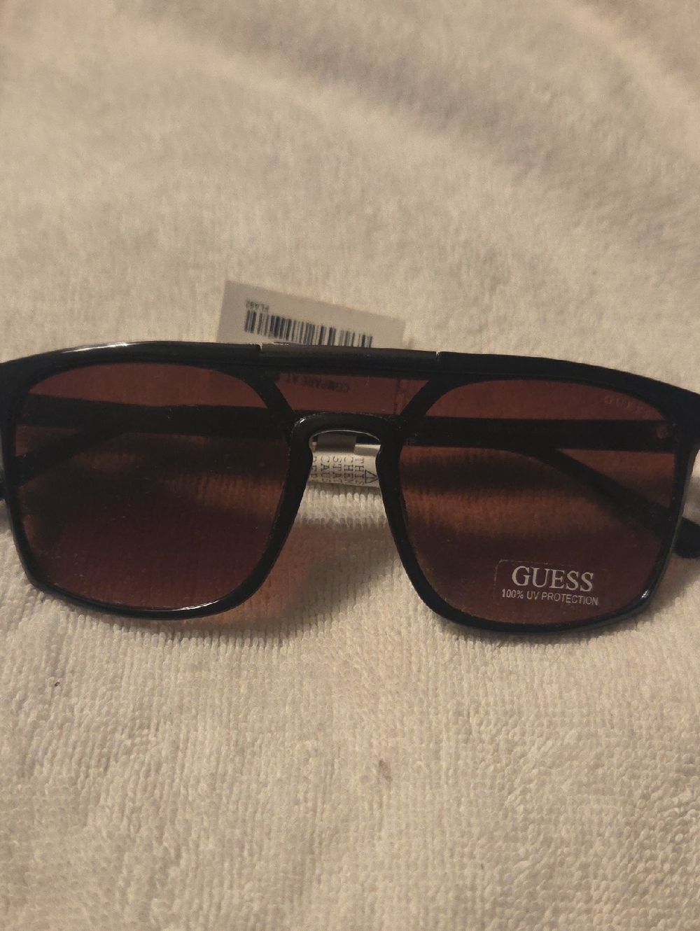 GUESS Black Frame Sunglasses with Brown Gradient Lenses(24)